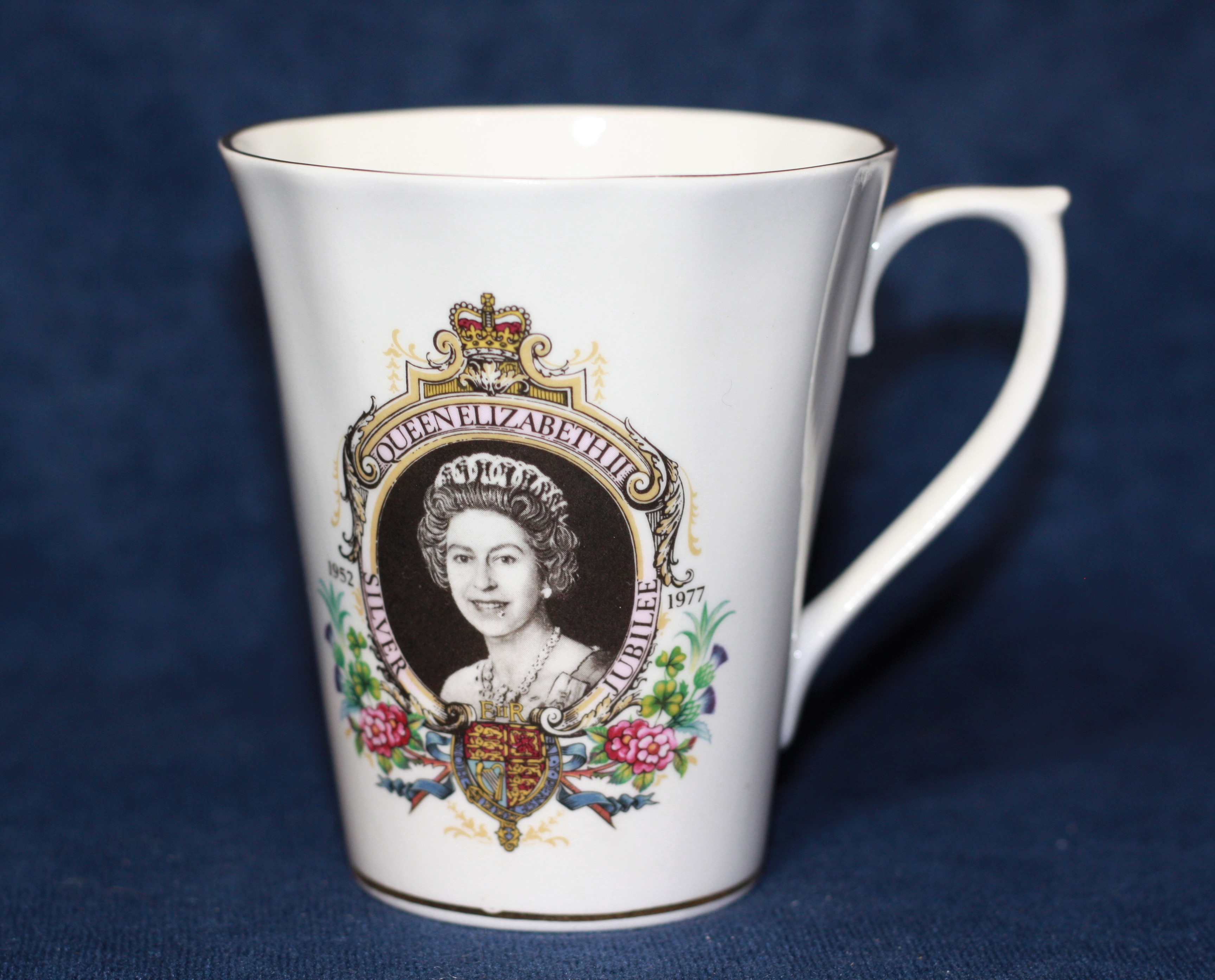 queen-elizabeth-ii-silver-jubilee-1977-teacup-all-things-uk